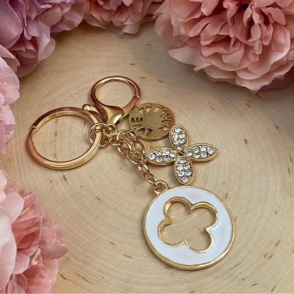 White and Gold Crystal Flower Clover Keychain Charm - Picture 8 of 15